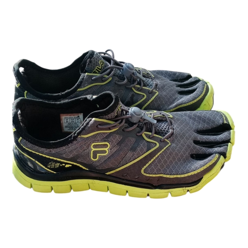 Fila Black and Yellow Toe Shoes Size 6.5